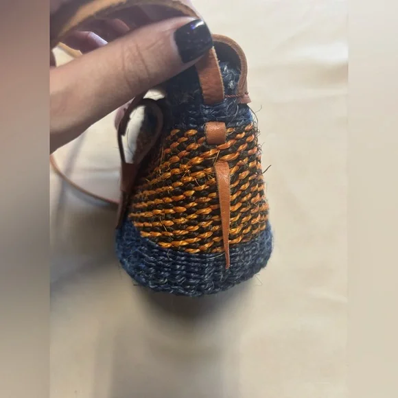 Woven Blue & Brown Crossbody Bucket Bag Leather Patterned Top Closure Straps - Picture 9 of 15